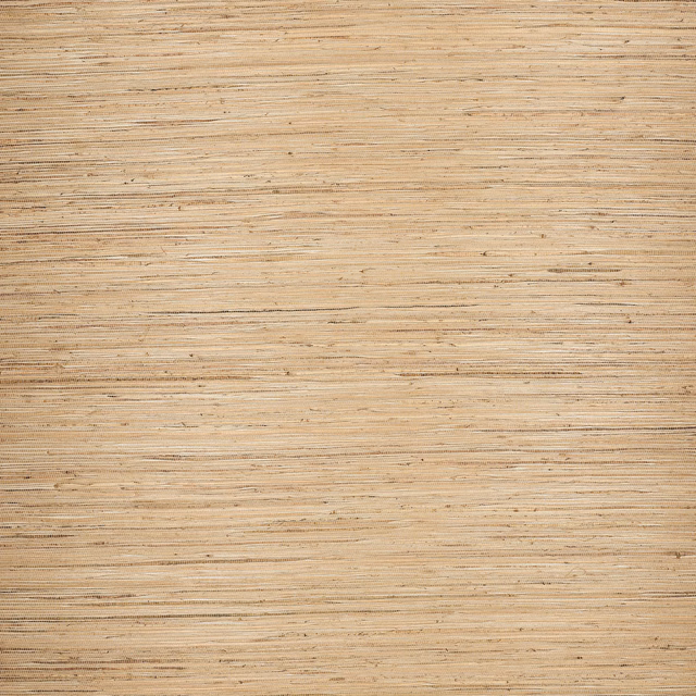 Warm straw-beige hemp wallcovering with fine horizontal fibres and subtle darker flecks