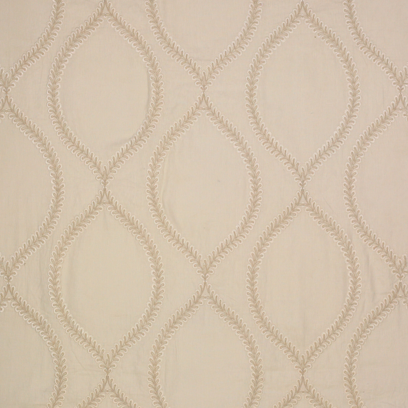 Ivory linen-blend fabric with large oval trellis and leaf-edged outline