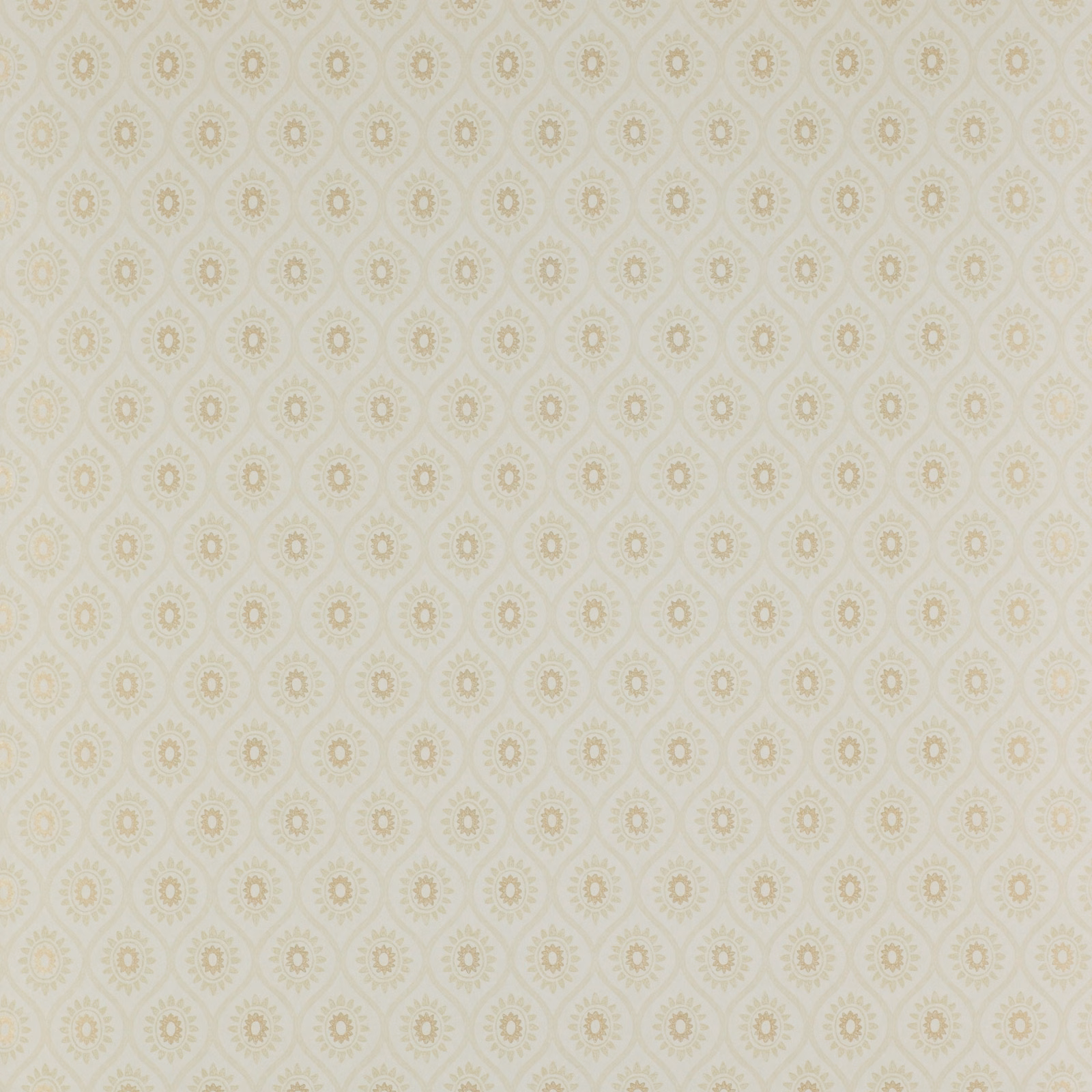 Soft gold ogee medallions on a warm cream wallpaper with fine rosette detailing