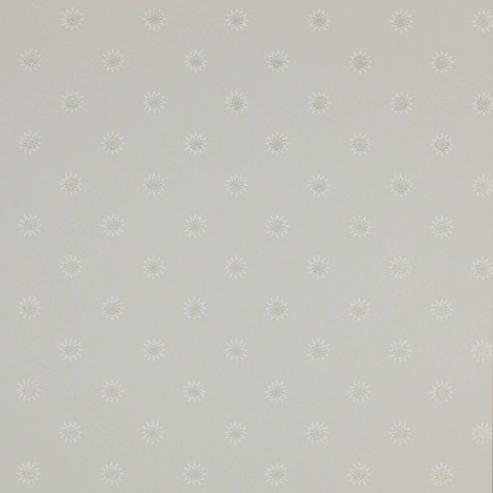 Pale silver-grey wallpaper with evenly spaced delicate white star-flower motifs