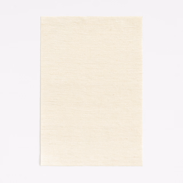 Pale ivory Fanfara Albatre swatch showing a fine, subtly slubbed horizontal weave
