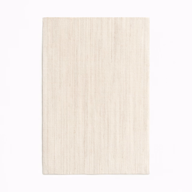 Pale ivory Relè Lino swatch with fine, irregular vertical striations