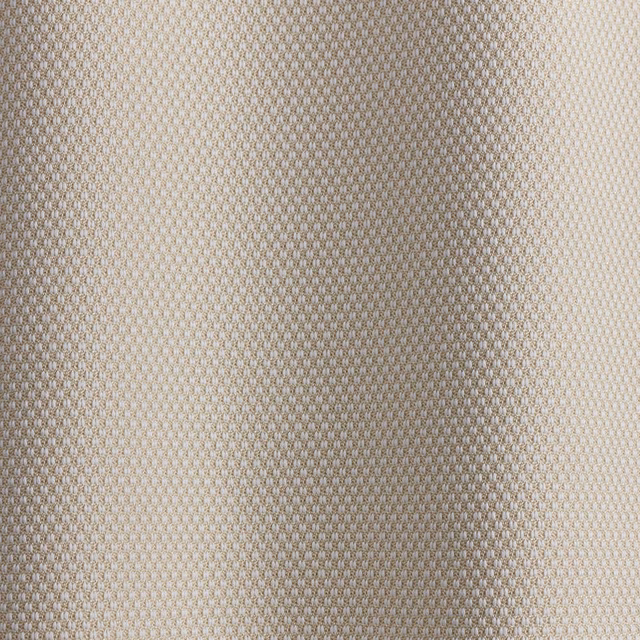 Close view of Cabas Avorio’s ivory weave with tiny taupe-grey diamond texture