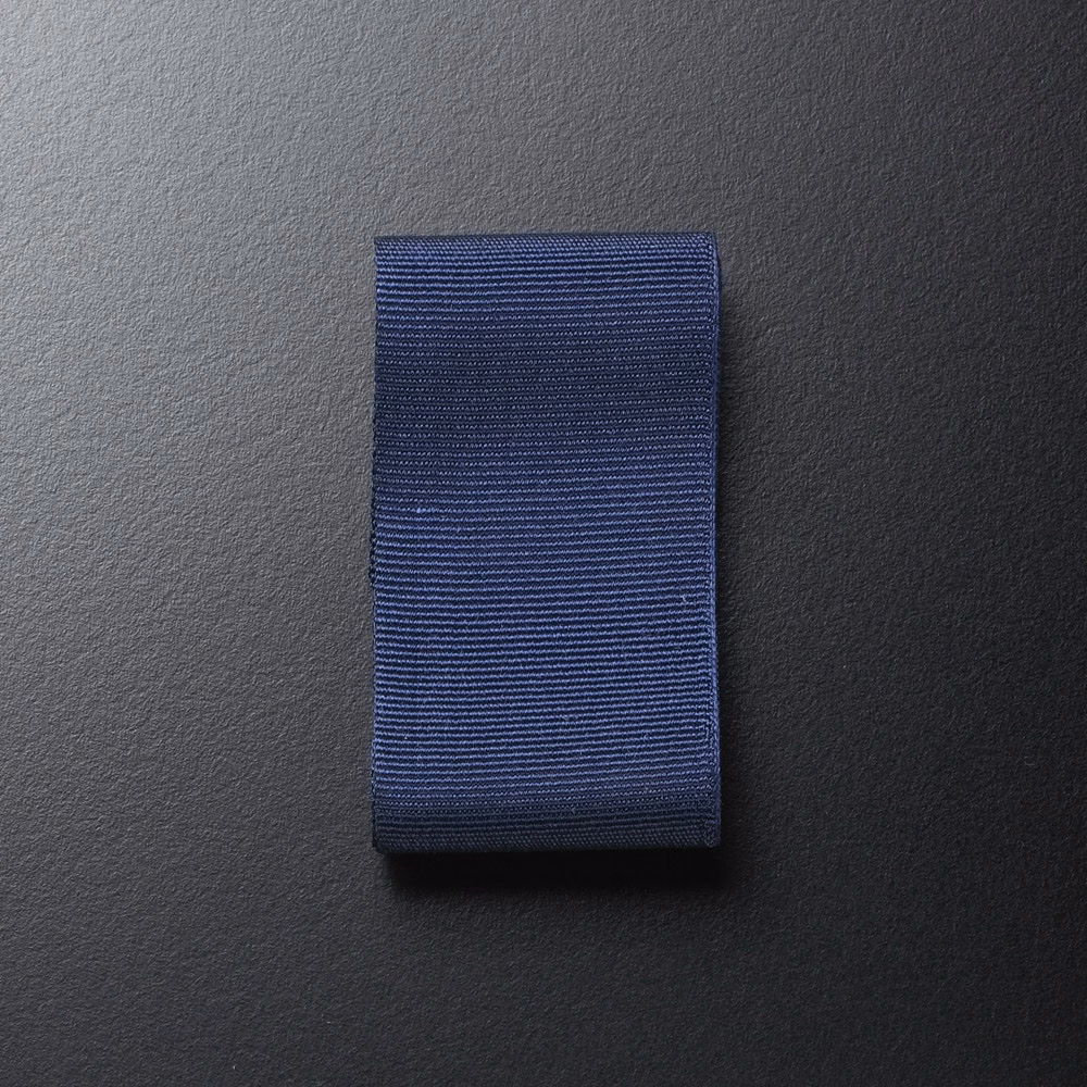 Deep mirtillo-blue ribbon swatch with fine horizontal ribs and subtle woven texture