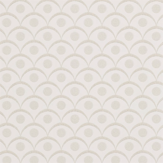 Warm ivory wallpaper with pale greige scallops and softly mottled circular centres