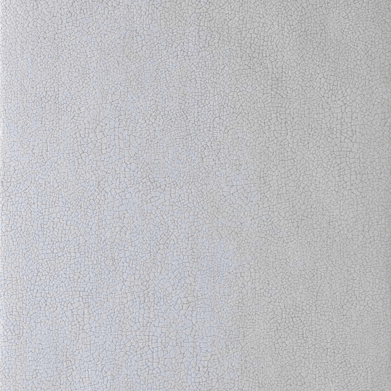 Pale quartz-grey wallpaper with fine all-over crackle lines and subtle mineral texture