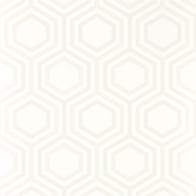 Pearl wallpaper with delicate silver interlocking hexagon outlines in a repeating geometric pattern