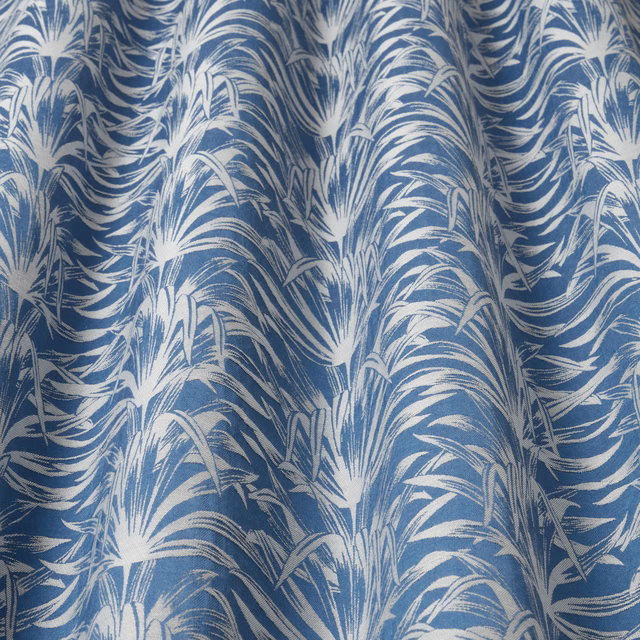 Blue and white wavy leaf-pattern fabric with a crisp woven texture