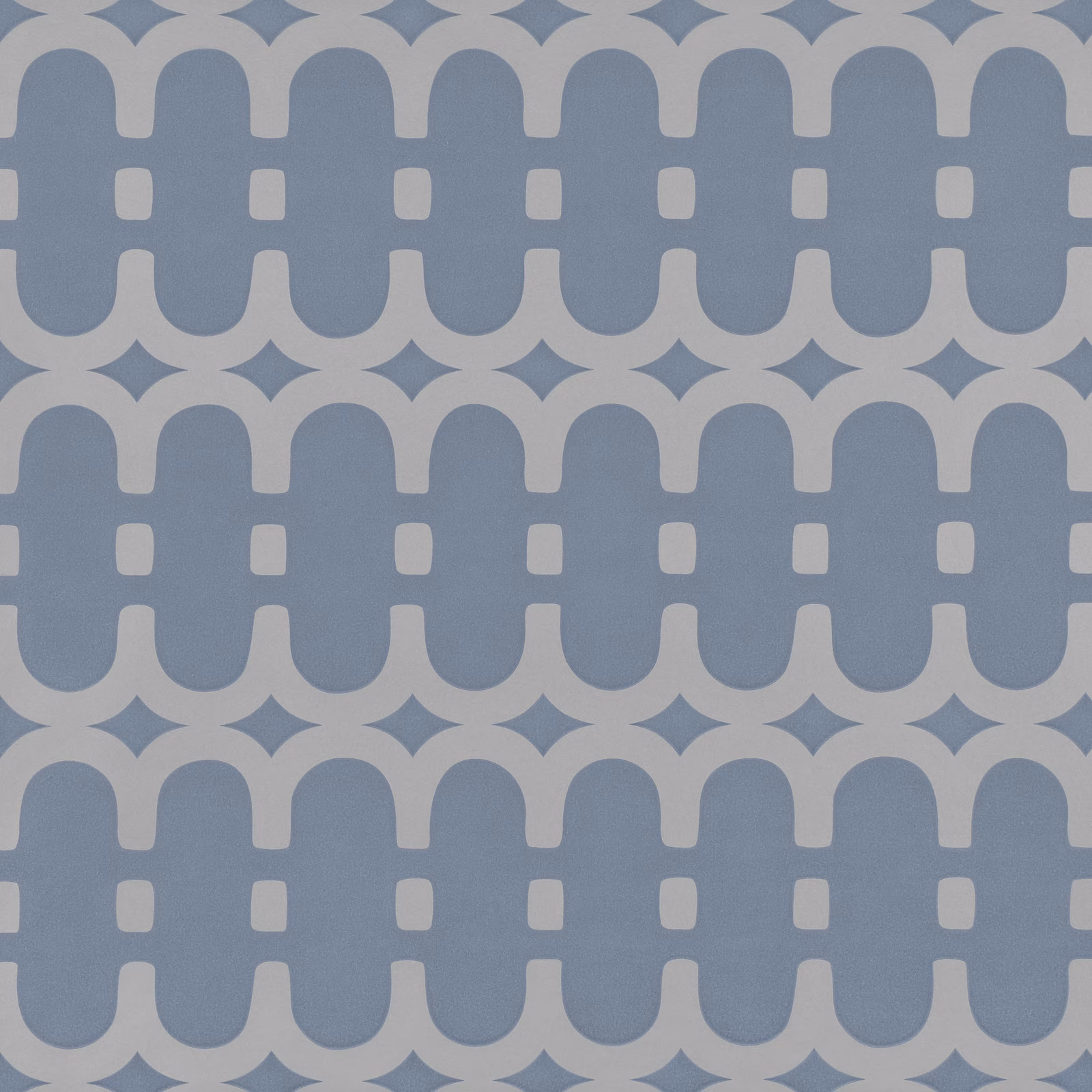 Muted steel-blue linked arches and pale grey lattice in a repeating geometric wallcovering