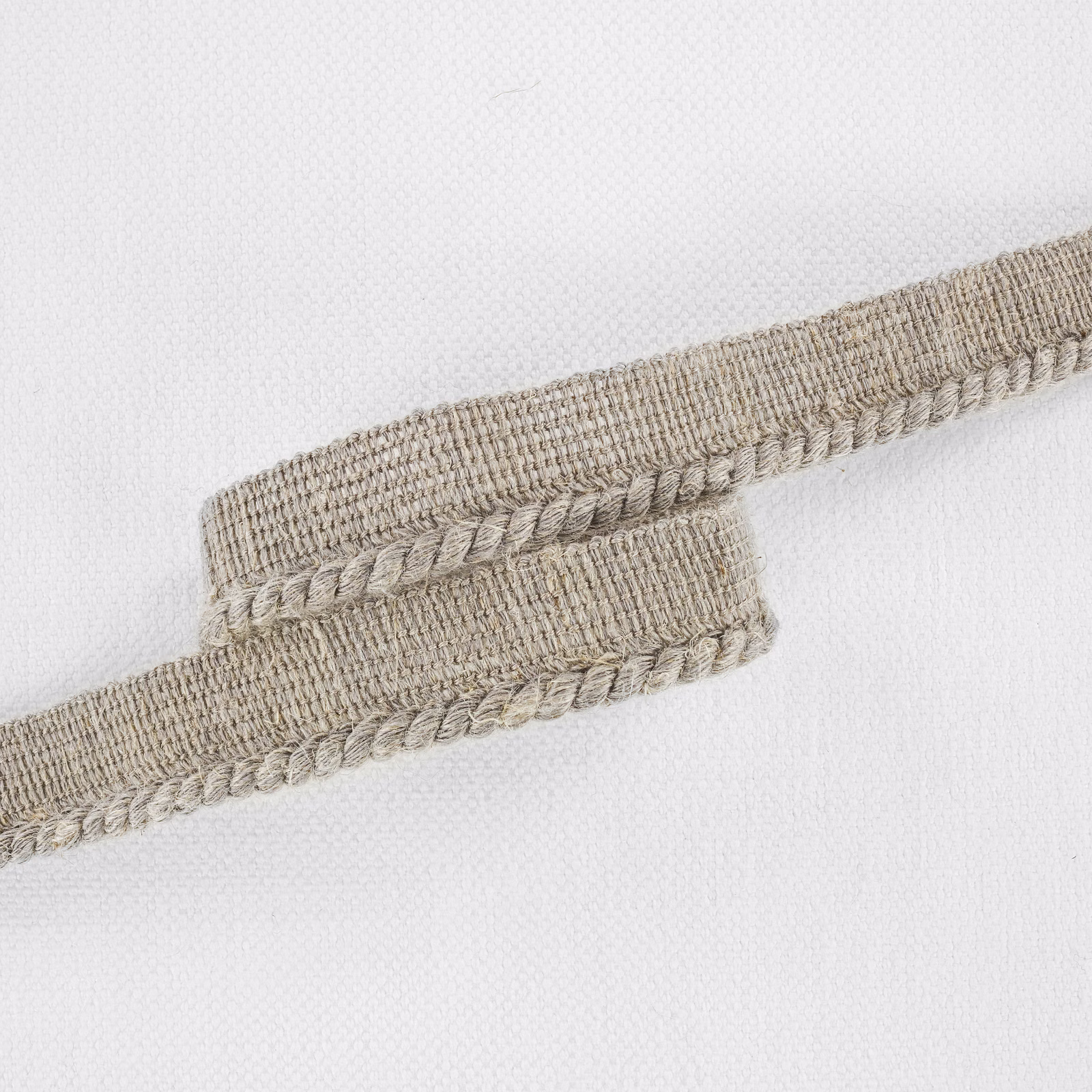 Close-up of Corde Cement’s pale greige weave with raised braided cord edging