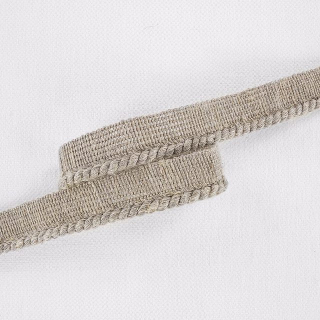 Close-up of Corde Cement’s pale greige weave with raised braided cord edging