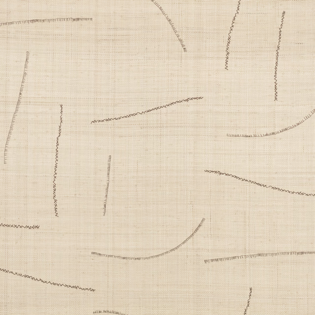 Warm ivory wallpaper with fine woven texture and scattered taupe broken-line marks