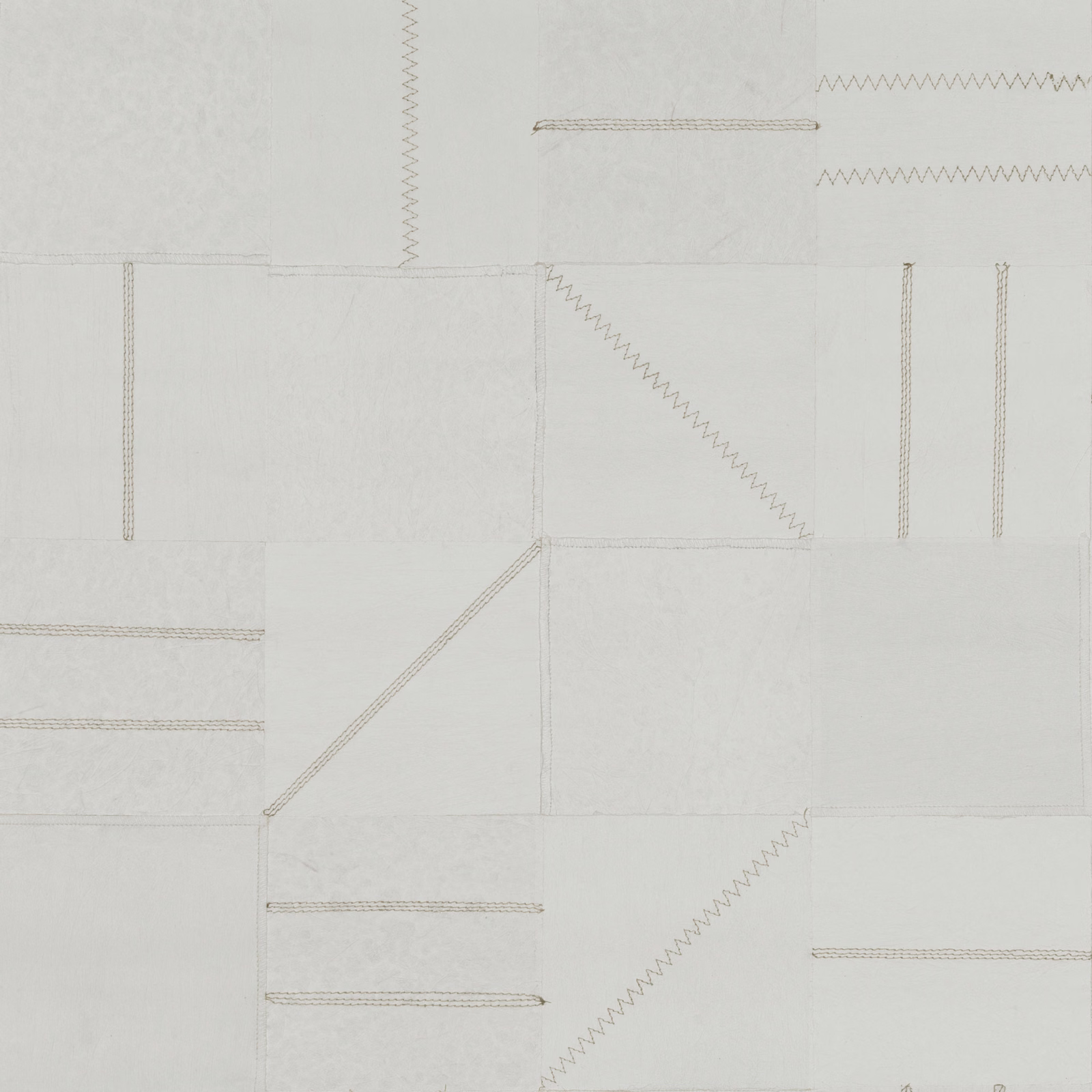 Pale chalk-grey wallpaper with outlined blocks, fine seams and delicate zigzag lines