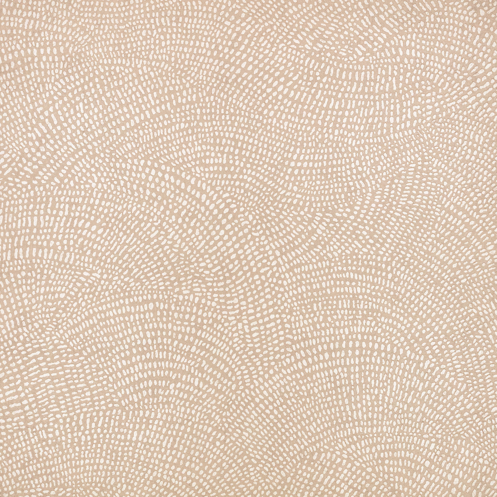 Warm beech beige wallpaper with ivory broken arcs forming a rippling organic pattern