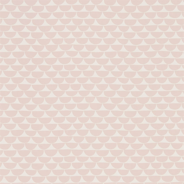 Soft blush scallop wallpaper pattern on a warm ivory ground