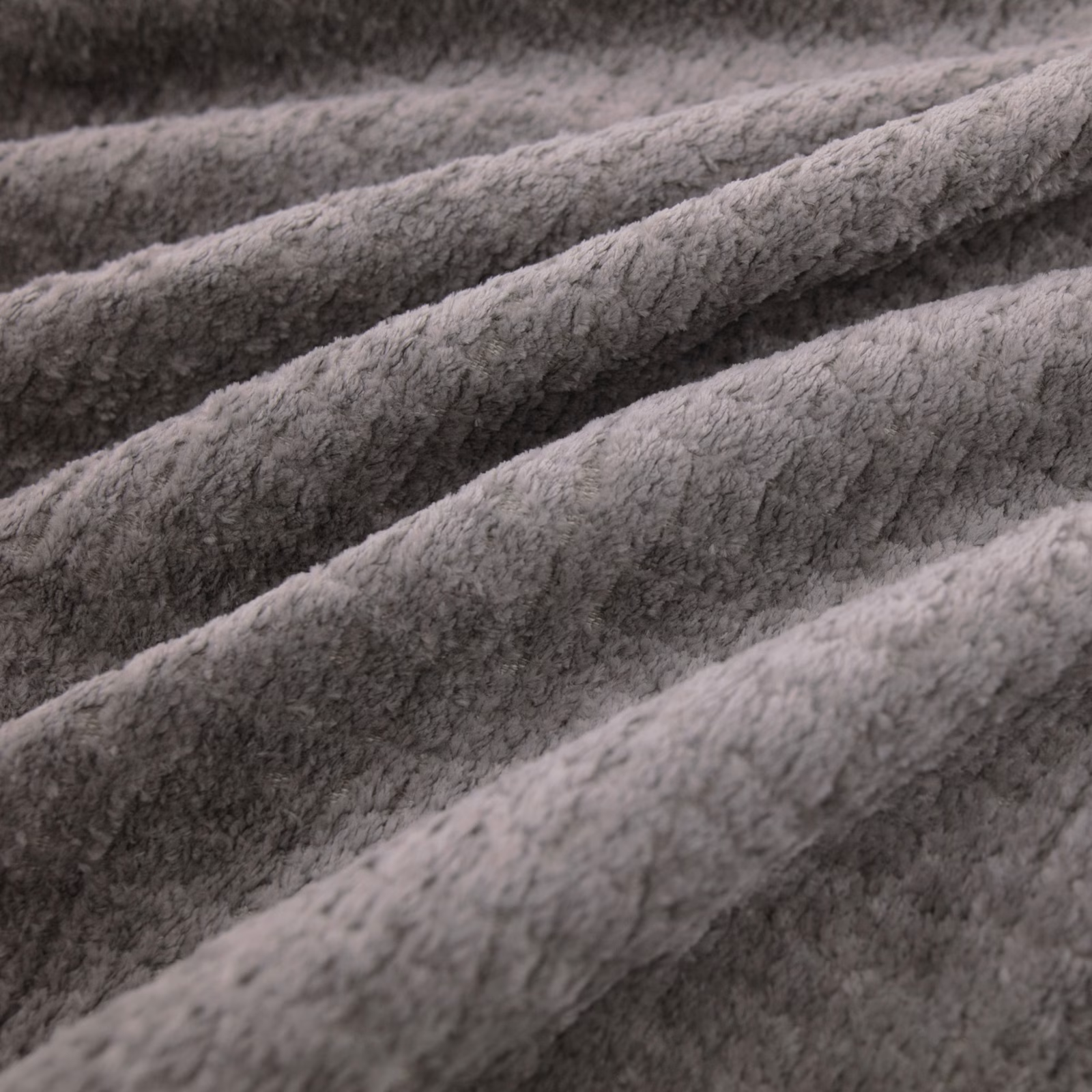Close-up of Pucci Thunder’s cool grey plush pile forming deep diagonal ridges