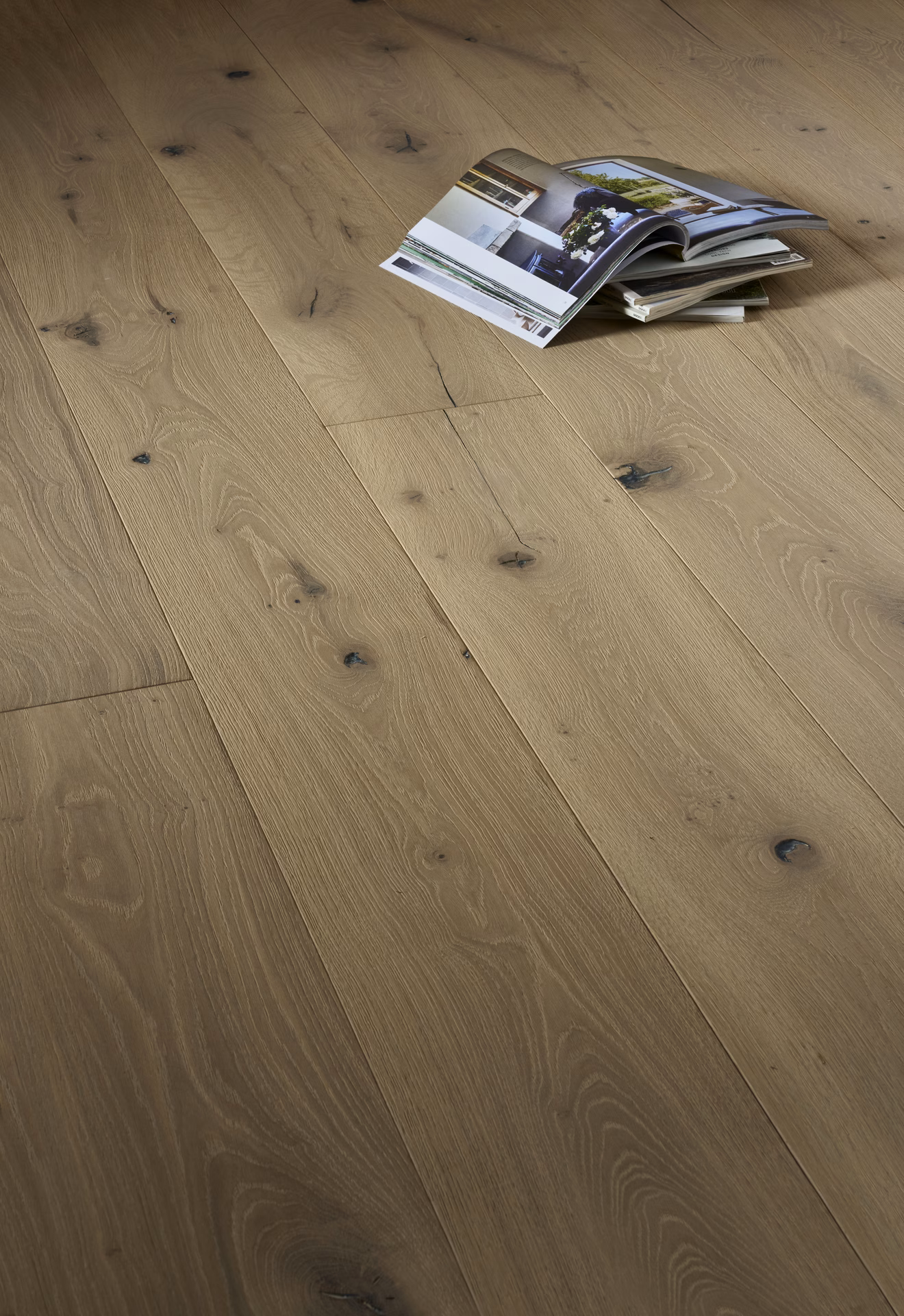 Mid oak boards with open knots