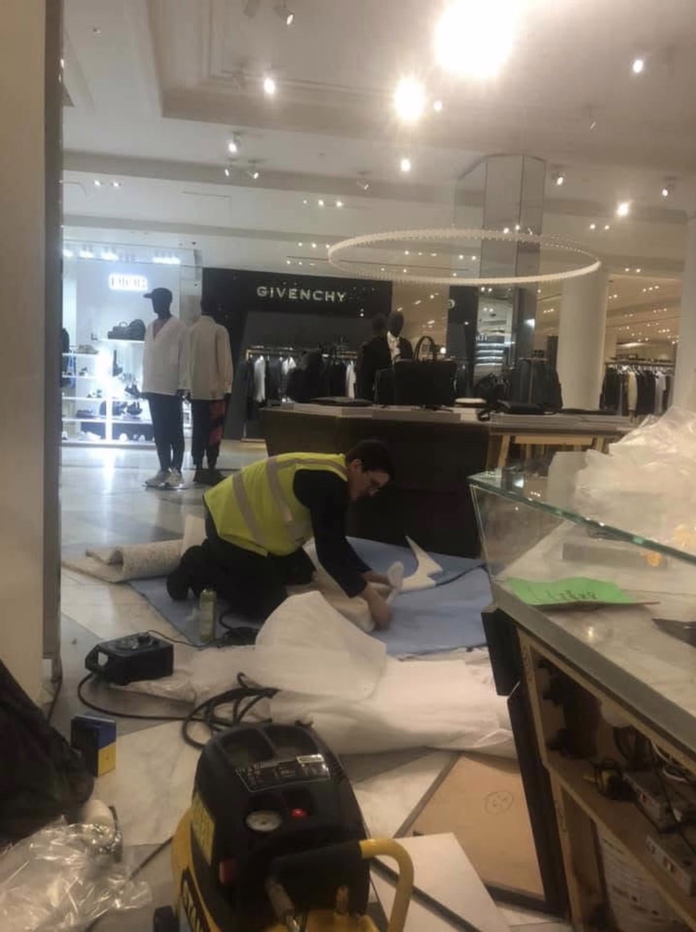Selfridges, photograph 3